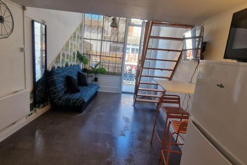 Lezignan-Corbieres Apartment | Studio L'Occitan en plein centre ville avec balcon