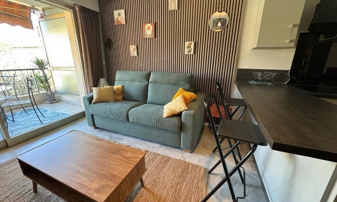 Mandelieu-la-Napoule Beach Apartment | Studio La Napoule 2 min beach 4 people air conditioning