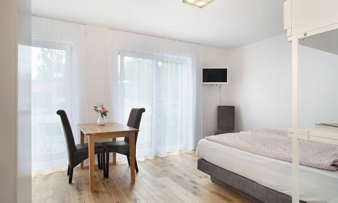 Goppertsweiler Apartment | Studio "LandZeit" with Terrace & Wi-Fi