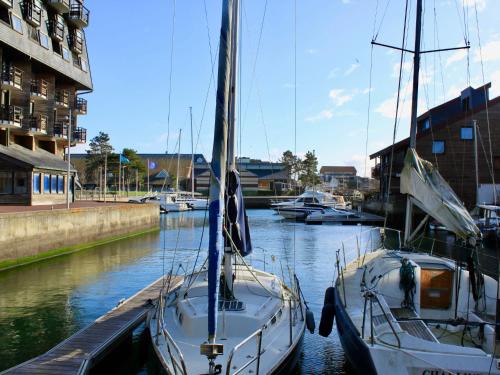 Deauville Apartment | Studio Les Marinas-4 by Interhome