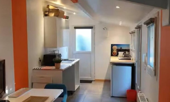 Barriere de Paris Apartment | Studio Metro line B