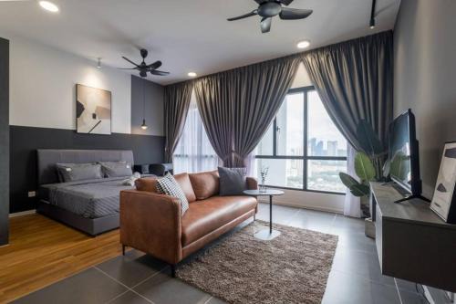Bandar Sri Damansara Apartment | Studio Modern Luxury Infinity Pool YouTube Netflix