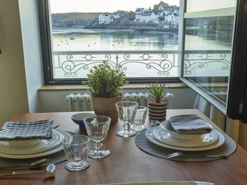 Sauzon Apartment | Studio moderne au cœur de Sauzon avec kitchenette et Wi-Fi - FR-1-418-227
