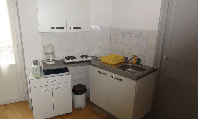Thermal Apartment | Studio (n ° 5) of 18 m² on the 1st floor 100 m from the Thermes de Vichy