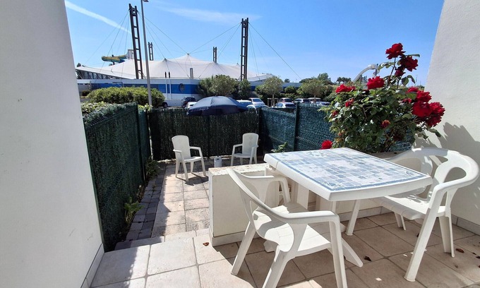 Port District Apartment | Studio near beach in Châtelaillon with terrace and parking - Pets allowed