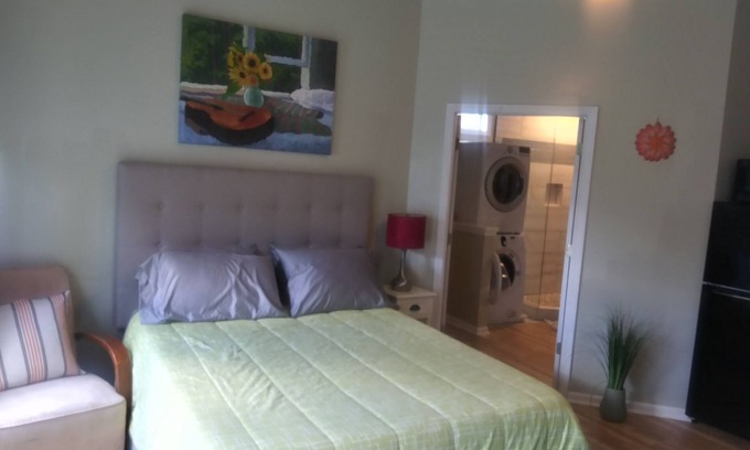 Mount Pleasant House | Studio near near Isle of Palm Beach