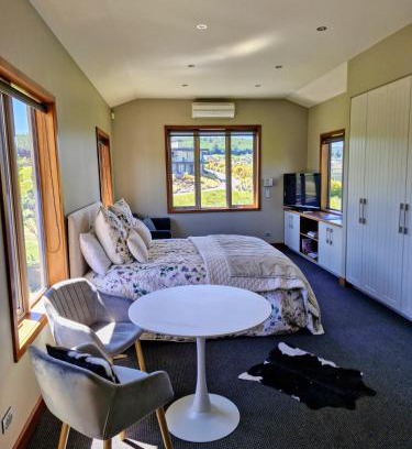 Wanaka House | Studio Nestled in Ridgecrest