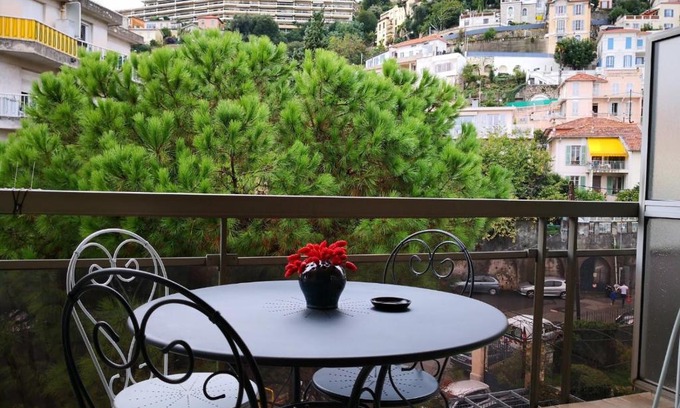 Mantega Apartment | Studio Nice colline avec parking privé