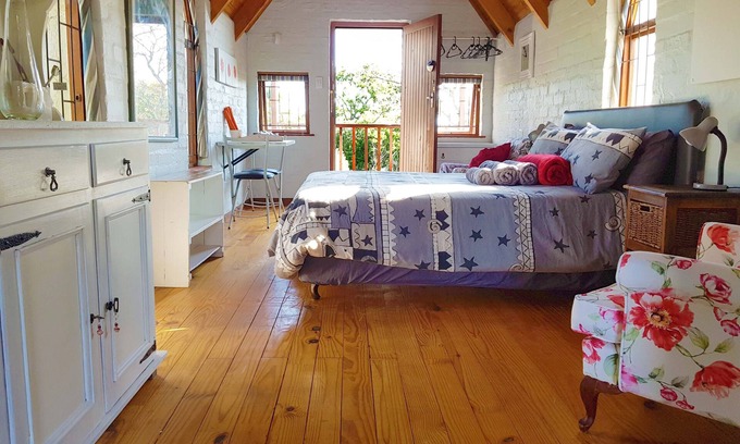 Somerset West Apartment | Studio on McLeod, self-catering loft apartment, Somerset West, Cape Town