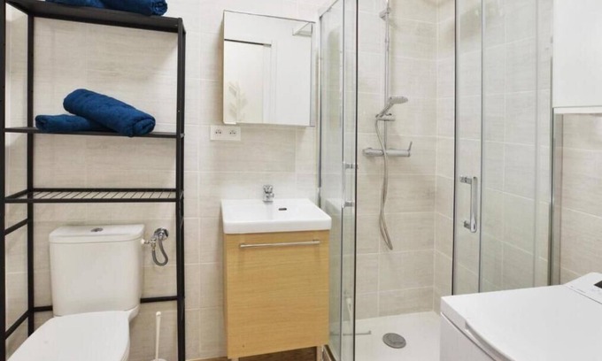 Quartier Chatillon Apartment | Studio on quiet courtyard in town center