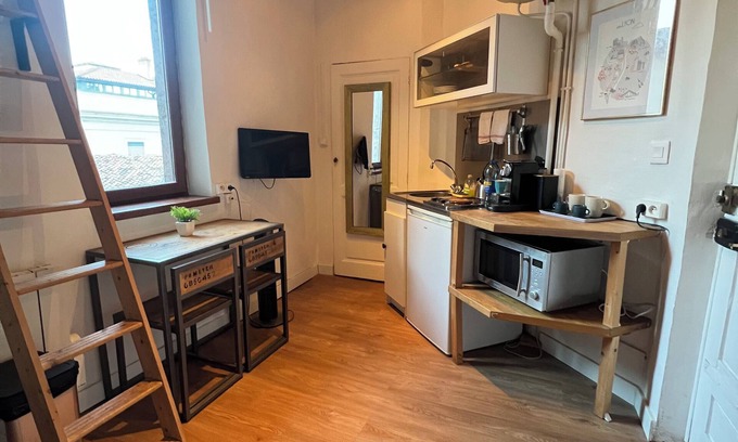 Champvert Mairie Apartment | Studio Pallier St Jean in Vieux Lyon
