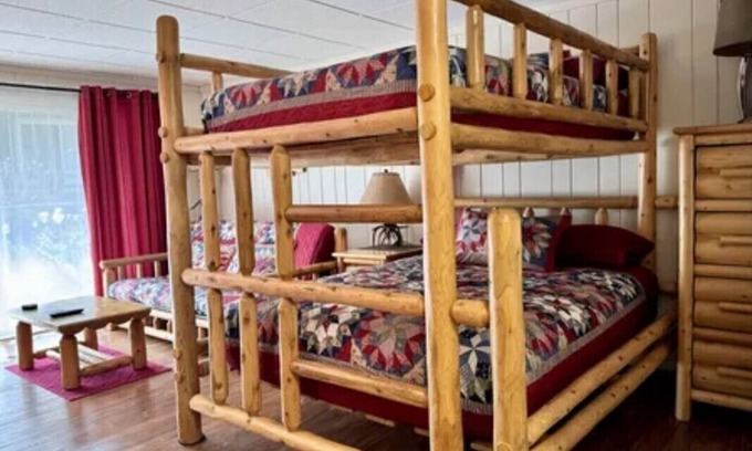 Bellaire Condo | Studio pet friendly condo free pool pass Bellaire Shanty Creek Summit Village