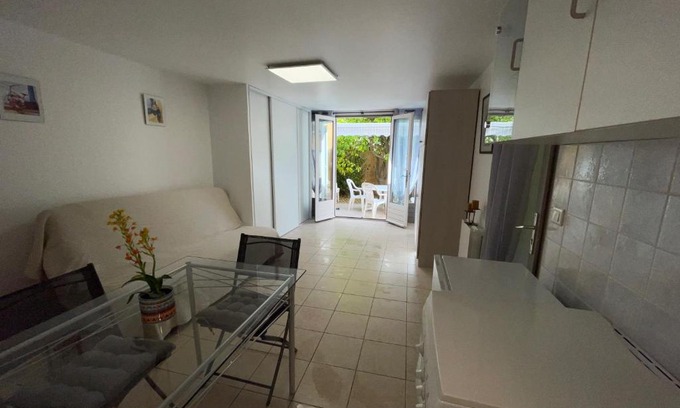 Miramar Apartment | STUDIO PIED DANS L EAU