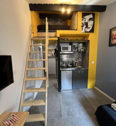 Villeneuve-les-Avignon Apartment | Studio Pop Art Villeneuve