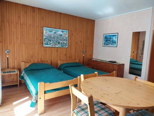 Brides-les-Bains Apartment | Studio pour 2 avec balcon, WiFi et parking à Brides-les-Bains - FR-1-512-226