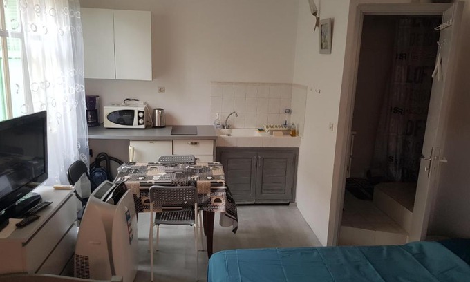 Mantega Apartment | studio pour 3 personnes au calme dans villa