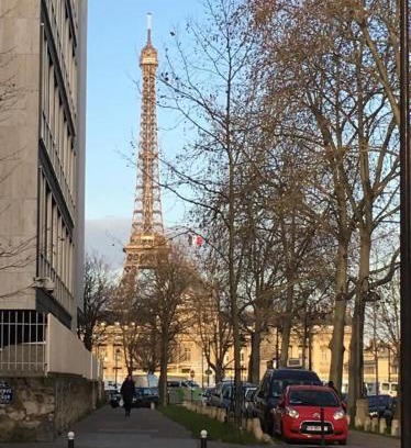 Quartier de l'Ecole-Militaire Apartment | studio pour deux face a la tour Eiffel