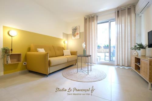 Saint-Mandrier-sur-Mer Apartment | Studio rénové, 5mn plage, terrasse, clim, vélos