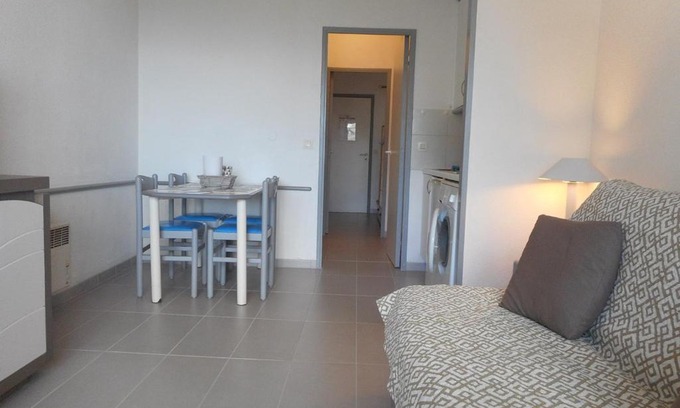 Villeneuve Loubet Beach Apartment | Studio Rénové en Bord de Mer avec Terrasse, Parking et Wifi à Villeneuve-Loubet - FR-1-252A-29