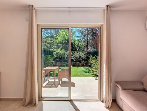 Mougins Apartment | Studio RDJ Piscine Parking