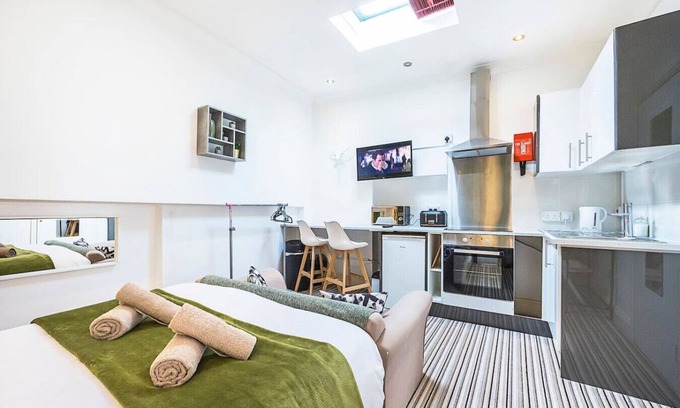 Angel House | Studio Retreat in Islington