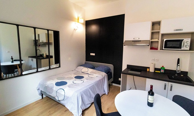 Chatellerault Apartment | Studio Saint Jacques, Châtellerault