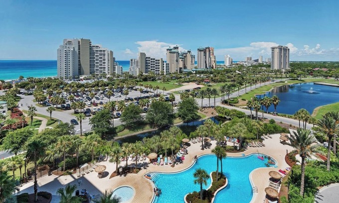 Four Mile Village Condo | Studio @SanDestin Luau! Sleeps 4! Pool w/waterfall! Walk 2 beach!