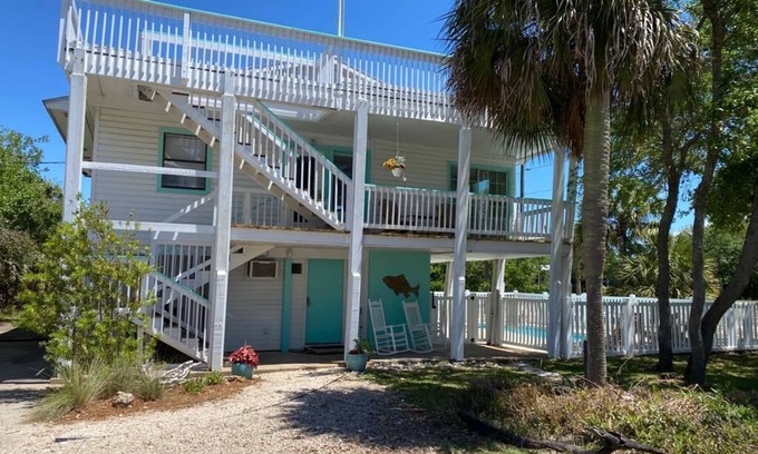 St. George Island House | Studio Sea: Affordable, Private Pool, 1 Block to Beach, Pets Welcome, Sleeps 10n