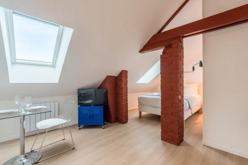 Annappes Apartment | Studio sous les combles côté rue, parking gratuit