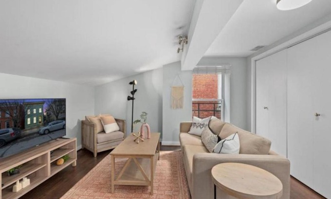 Cincinnati Apartment | Studio steps to Soccer and OTR and Downtown