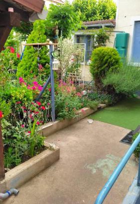 Villejuif Apartment | Studio sur jardin