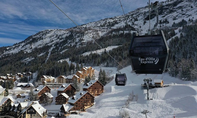 Allemond Apartment | Studio ThiCha Summer and Winter offers access to the Oisans resort and Alpe d'Huez.