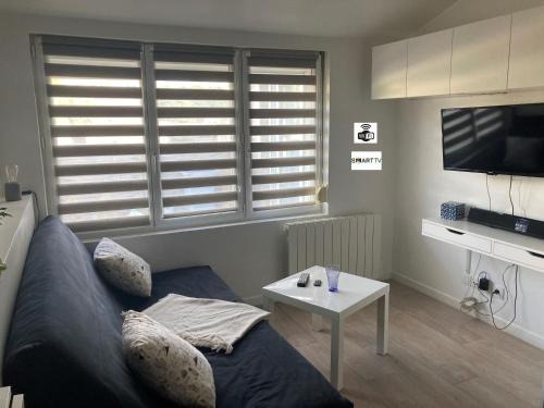 Cappelle-la-Grande Apartment | Studio tout équipé au calme