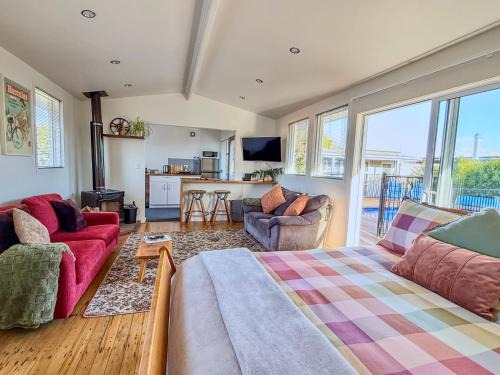 Richmond Apartment | Studio Twenty5, Unique Poolside Retreat Near Nelson
