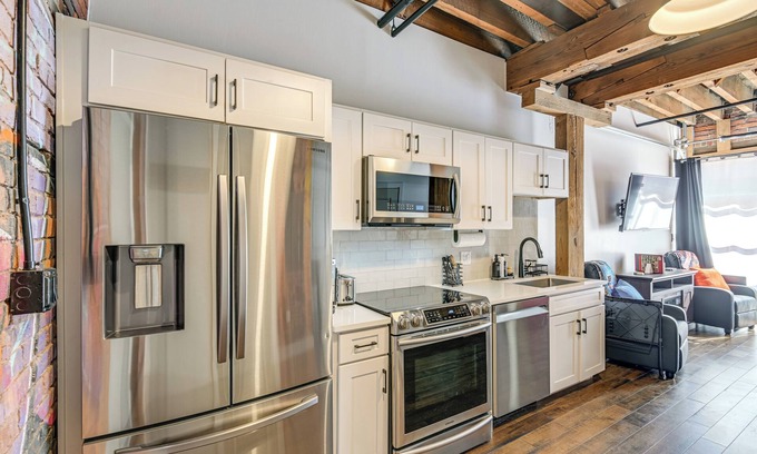 Nashville Apartment | Studio w/Pool Access: 2 Mi to Downtown Nashville!