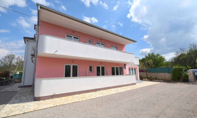 Rasopasno Apartment | Studio with air conditioning