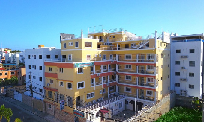 Corales del Sur Apartment | Studio with Full kitchennette Close to Las Americas Airport & City Center