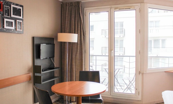 Issy-les-Moulineaux Apartment | Studio With Balcony In Issy Les Moulineaux