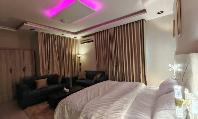 Al Faisaliyah Apartment | Studio with hotel furniture and a prime location