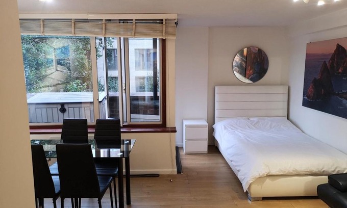 Westminster Apartment | Studio with parking in the centre of London!
