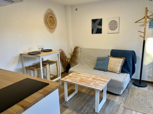 Valbonne Apartment | Studio with private car park and air con