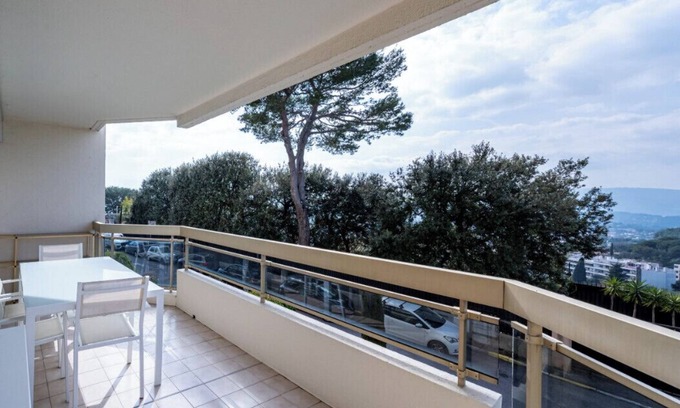 Le Cannet Apartment | Studio with sea and pool view