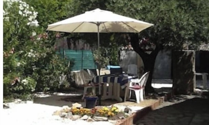 Carqueiranne Apartment | Studio with shady garden near the beach, Les Grillons Beau Rivage