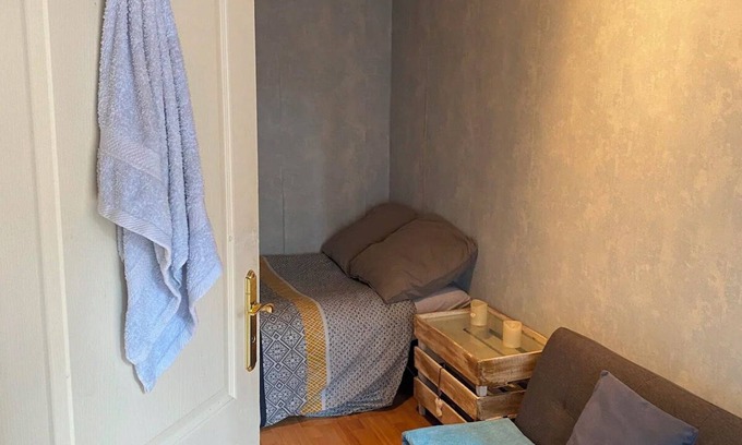 Aix-en-Provence Apartment | Studio with terrace in serenity