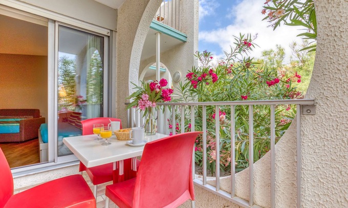 La Grande-Motte House | Studio with Terrace Just Steps from the Beach at La Grande Motte