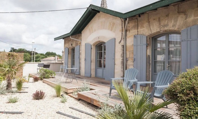 Floirac Apartment | Studio with terrace