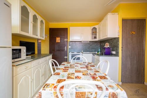 Le Barcares Apartment | Studio Yellow Mood - Pond, Beach, Peace & Parking
