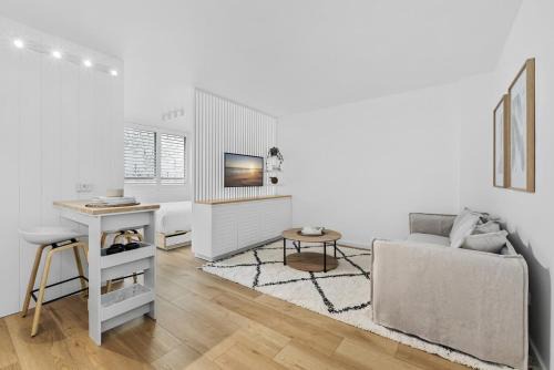 Bondi Junction Apartment | Studio3 Chic Bondi Abode with Pool & AC