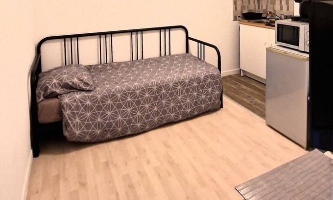Centre Apartment | StudioGris - Charment Private Space close to Paris