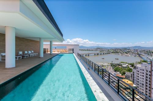 Centro Apartment | Studios Tower - Prédio com piscina e estacionamento